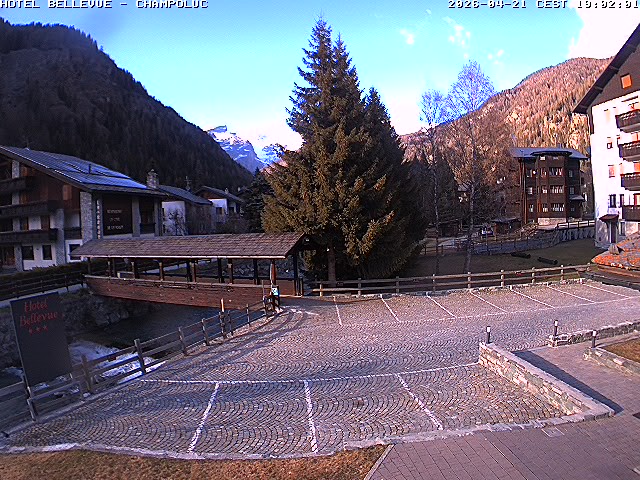 immagine della webcam nei dintorni di Cervinia Plan Maison: webcam Ayas