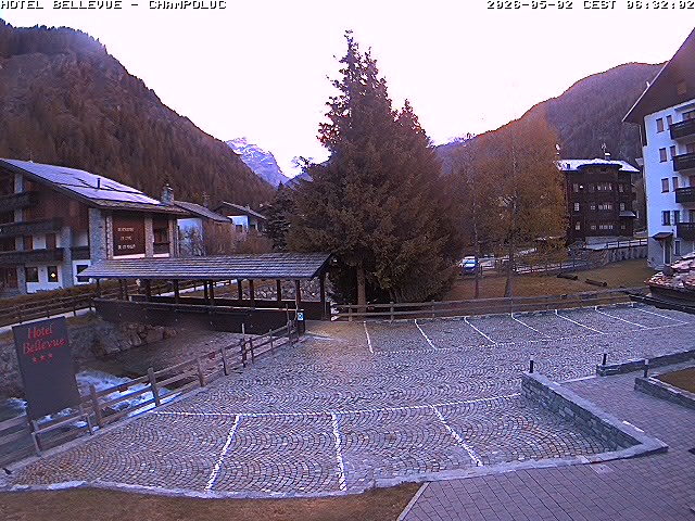 immagine della webcam nei dintorni di Issogne: webcam Ayas