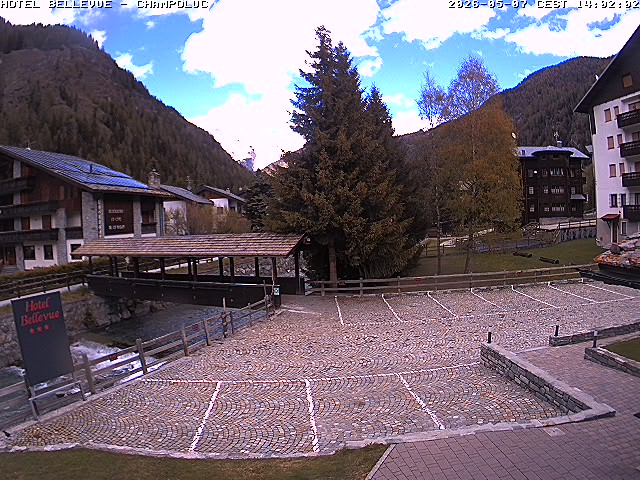 immagine della webcam nei dintorni di Issogne: webcam Ayas