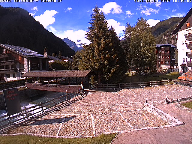 immagine della webcam nei dintorni di Cervinia: webcam Ayas
